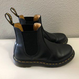 DOC MARTENS SMOOTH CHELSEA BOOT IN GREAT CONDITION
